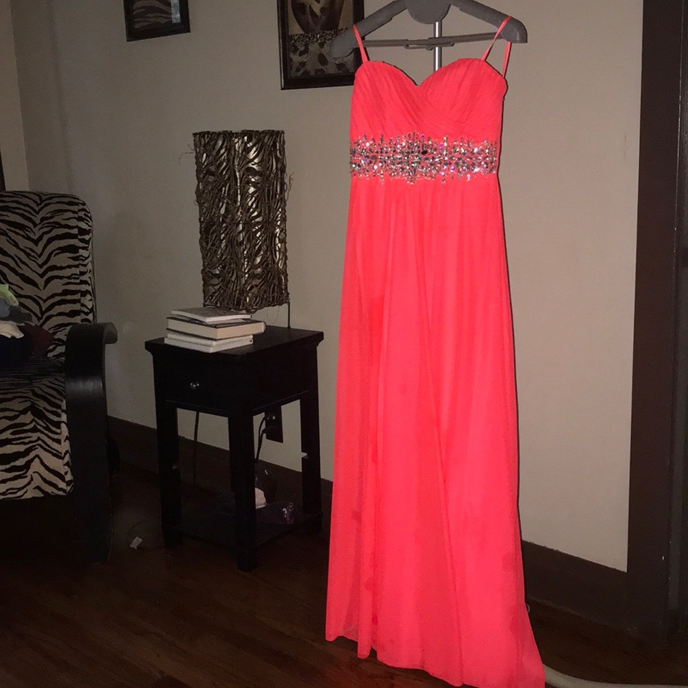Formal dress. Color coral